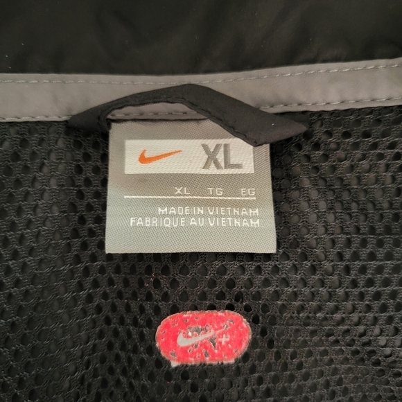 NIKE Lightweight Jacket - Picture 6 of 6